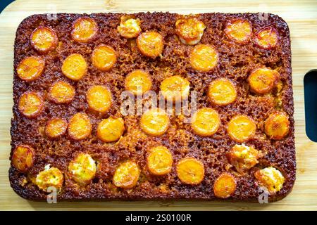 Tradizionale torta di banana brasiliana caramellata. Cibo brasiliano Foto Stock