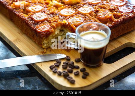 Tradizionale torta di banana brasiliana caramellata. Cibo brasiliano Foto Stock