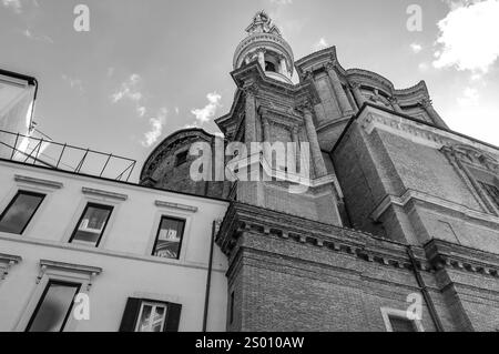 Sant'Andrea delle Fratte è una basilica del XVII secolo a Roma, in Italia, dedicata a Sant'Andrea Foto Stock