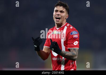 Monza, Italia. 22 dicembre 2024. Alessandro bianco dell'AC Monza gesta durante la partita di serie A tra AC Monza e Juventus FC allo U-Power Stadium il 22 dicembre 2024 a Monza, Italia. Crediti: Marco Canoniero/Alamy Live News Foto Stock