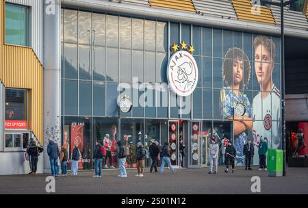 Amsterdam, Paesi Bassi, 23.12.2024, Fanshop ufficiale della squadra di calcio Ajax Amsterdam presso Johan Cruijff Boulevard Foto Stock
