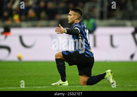 Lautaro Martinez dell'Inter FC in REACT durante la partita di calcio di serie A tra Inter FC e calcio Como il 23 dicembre 2024 allo stadio Giuseppe Meazza San Siro Siro di Milano Foto Stock