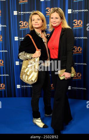 Schauspielerin Annette Frier und ihre Schwester und Managerin Sabine Frier kommt zur Veranstaltung 30 Jahre TV Filmproduktionsgesellschaft Brainpool TV *** l'attrice Annette Frier e sua sorella e manager Sabine Frier partecipano all'evento 30 anni della società di produzione di film TV Brainpool TV Foto Stock