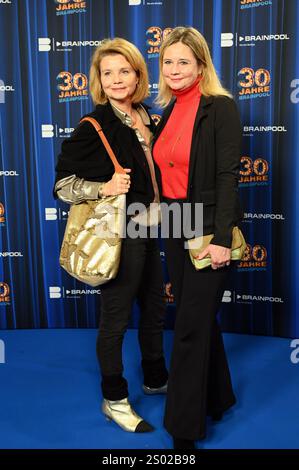 Schauspielerin Annette Frier und ihre Schwester und Managerin Sabine Frier kommt zur Veranstaltung 30 Jahre TV Filmproduktionsgesellschaft Brainpool TV *** l'attrice Annette Frier e sua sorella e manager Sabine Frier partecipano all'evento 30 anni della società di produzione di film TV Brainpool TV Foto Stock