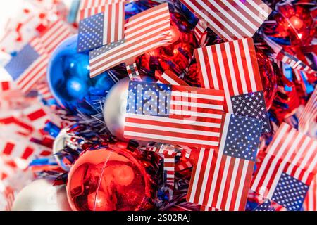 Bandiera americana con decorazioni per il giorno dell'indipendenza o festeggiate il 4 luglio. Foto Stock