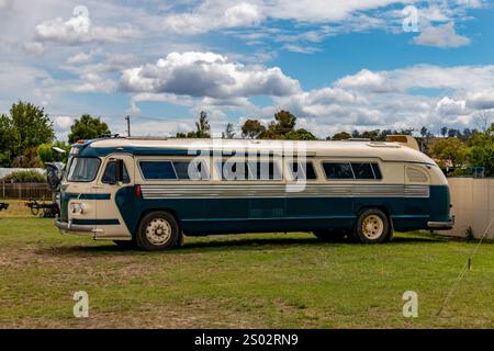 Triabunna, Tasmania, Australia - 23 dicembre 2024: Pullman passeggeri Ansir Flxible Clipper classico d'epoca Foto Stock