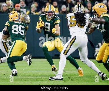 Green Bay, Stati Uniti. 23 dicembre 2024. Il wide receiver dei Green Bay Packers Christian Watson corre con la palla durante la partita NFL tra i New Orleans Saints e i Green Bay Packers al Lambeau Field di Green Bay, Wisconsin, lunedì 23 dicembre 2024. Foto di Tannen Maury/UPI credito: UPI/Alamy Live News Foto Stock