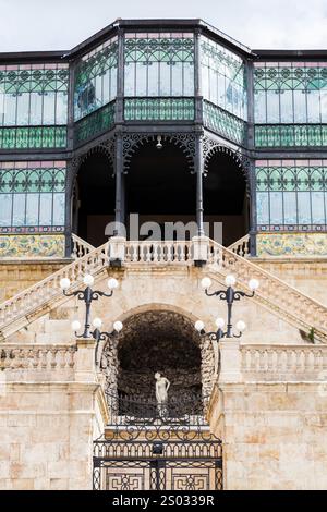 Elegante edificio in vetro di Casa Lis, Museo di Art Nouveau e Art Deco a Salamanca, Spagna Foto Stock