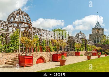 Pergola al Collector Earls Garden di Arundel Castle, West Sussex, Inghilterra, Regno Unito Foto Stock