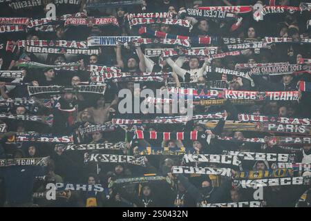 Parigi, Francia. 30 novembre 2024. Tifosi del PSG durante il campionato francese di Ligue 1 tra il Paris Saint-Germain e il FC Nantes il 30 novembre 2024 allo stadio Parc des Princes di Parigi, Francia - Photo Matthieu Mirville/DPPI Credit: DPPI Media/Alamy Live News Foto Stock