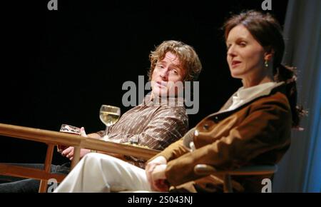 Toby Stephens (Jerry), Dervla Kirwan (Emma) in BETRAYAL di Harold Pinter al Donmar Warehouse, Londra WC2 05/06/2007 design: William Dudley illuminazione: Rick Fisher regista: Roger Michell Foto Stock