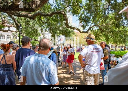 New Orleans, LOUISIANA, USA - 22 agosto 2021: I manifestanti si sono riuniti a Jackson Square per opporsi al mandato di indossare maschere facciali e farsi vaccinare Foto Stock