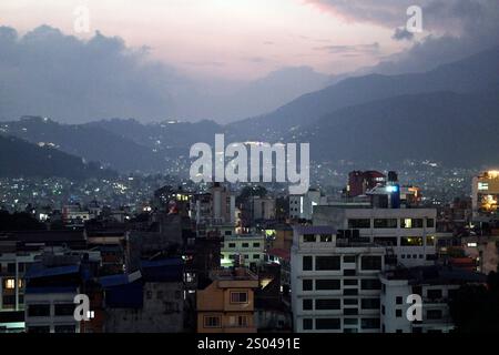 Kathmandu, l'immensa capitale del Nepal. Foto Stock