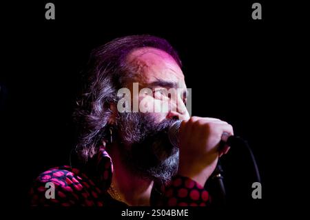 Warren Ellis si esibisce con il suo gruppo di alternative rock Dirty Three al Glee Club, Birmingham, 20 novembre 2012. Foto Stock