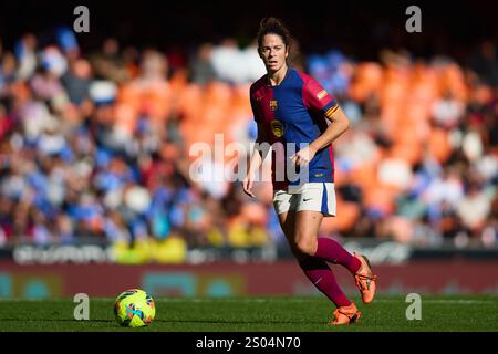 Valencia, Spagna. 15 dicembre 2024. Marta Torrejon del FC Barcelona visto in azione durante la partita tra Valencia CF Women e FC Barcelona Women, settimana 13 della Liga F, allo stadio Mestalla. Punteggio finale; Valencia CF 0 : 1 FC Barcelona. (Foto di Omar Arnau/SOPA Images/Sipa USA) credito: SIPA USA/Alamy Live News Foto Stock