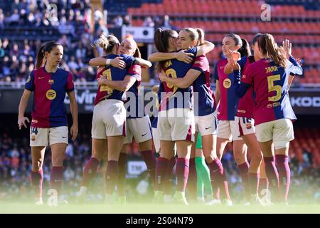 Valencia, Spagna. 15 dicembre 2024. Giocatori del FC Barcelona visti in azione durante la partita tra Valencia CF Women e FC Barcelona Women, settimana 13 della Liga F, allo stadio Mestalla. Punteggio finale; Valencia CF 0 : 1 FC Barcelona. (Foto di Omar Arnau/SOPA Images/Sipa USA) credito: SIPA USA/Alamy Live News Foto Stock