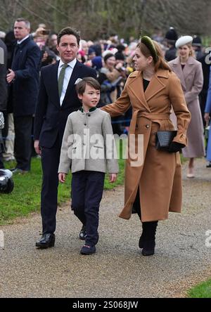 La principessa Beatrice, Edoardo Mapelli mozzi e Christopher Woolf assistono alla messa mattutina della chiesa di Santa Maria Maddalena a Sandringham, Norfolk. Data foto: Mercoledì 25 dicembre 2024. Foto Stock