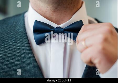 Elegante abbigliamento formale con cravatta classica. Foto Stock