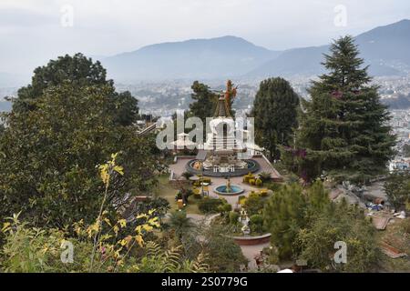 Il monastero di Kopan è un importante centro buddista tibetano che fornisce informazioni sulle ricche tradizioni e pratiche spirituali di questa antica fede. Foto Stock