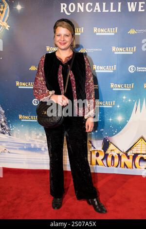 Roncalli Weihnachtscircus, Show und Promis im Tempodrom, Berlin, 20.12.2024 Jördis Triebel bei der Premiere des 20. Roncalli Weihnachtscircus im Berliner Tempodrom, AM 20.12.2024. Tempodrom di Berlino *** Roncalli WeihnachtsCircus, spettacolo e celebrità al Tempodrom di Berlino, 20 12 2024 Jördis Triebel alla prima dei 20 Roncalli WeihnachtsCircus originali al Tempodrom di Berlino il 20 12 2024 Tempodrom di Berlino Copyright: XBenxKriemannx Foto Stock