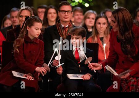 File foto datata 6/12/2024 della Principessa Carlotta, del Principe Luigi e della Principessa di Galles durante il servizio di canto di Natale insieme all'Abbazia di Westminster a Londra. La famiglia reale spera in un nuovo inizio nel 2025 dopo i processi e le tribolazioni dell'anno scorso. Data di pubblicazione: Giovedì 26 dicembre 2024. Foto Stock