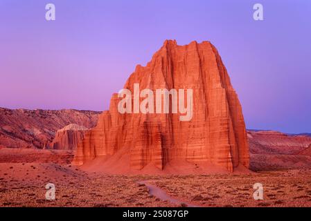 Tempio del sole all'alba, Lower Cathedral Valley al Capitol Reef National Park, Utah, USA Foto Stock