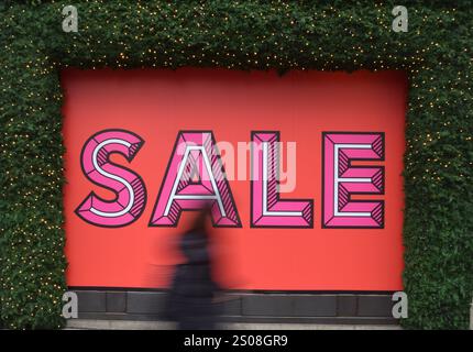 Londra, Inghilterra, Regno Unito. 26 dicembre 2024. Un cartello di vendita a Selfridges, su Oxford Street, all'inizio delle vendite del giorno di Santo Stefano. (Credit Image: © Vuk Valcic/ZUMA Press Wire) SOLO PER USO EDITORIALE! Non per USO commerciale! Foto Stock