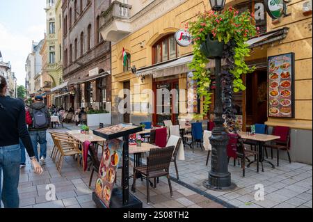 Budapest, Ungheria - 17 settembre 2024: Via dello shopping Vaci nel centro di Budapest. Foto di alta qualità Foto Stock