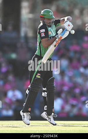 Sydney, Australia. 26 dicembre 2024. Marcus Stoinis di Melbourne Stars gioca una palla a corto campo mentre batte durante la partita di Big Bash League tra Sydney Sixers e Melbourne Stars al Sydney Cricket Ground. I Sydney Sixers vincono il loro match di Big Bash League contro i Melbourne Stars al Sydney Cricket Ground per 8 wickets (11 palline rimanenti). Stelle di Melbourne: 194/9 (20 over), Sydney Sixers 198/2 (18,1 over). Credito: SOPA Images Limited/Alamy Live News Foto Stock