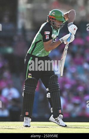 Sydney, Australia. 26 dicembre 2024. Marcus Stoinis di Melbourne Stars viene colpito dalla palla mentre batte durante la partita di Big Bash League tra Sydney Sixers e Melbourne Stars al Sydney Cricket Ground. I Sydney Sixers vincono il loro match di Big Bash League contro i Melbourne Stars al Sydney Cricket Ground per 8 wickets (11 palline rimanenti). Stelle di Melbourne: 194/9 (20 over), Sydney Sixers 198/2 (18,1 over). (Foto di Ayush Kumar/SOPA Images/Sipa USA) credito: SIPA USA/Alamy Live News Foto Stock