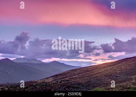 Tramonto sulle montagne vicino a Winthrop, Wa Foto Stock