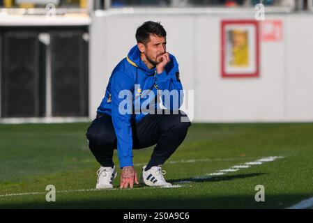 Frosinone, Italia. 26 dicembre 2024. Landro Greco allenatore del Frosinone calcio durante la partita di serie B tra Frosinone calcio e US Salernitana allo Stadio Benito stirpe Frosinone Italia il 26 dicembre 2024. Crediti: Nicola Ianuale/Alamy Live News Foto Stock