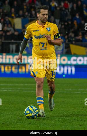 Frosinone, Italia. 26 dicembre 2024. Francesco Gelli del Frosinone calcio in azione durante la partita di serie B tra Frosinone calcio e US Salernitana allo Stadio Benito stirpe Frosinone Italia il 26 dicembre 2024. Crediti: Nicola Ianuale/Alamy Live News Foto Stock