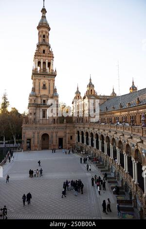 Plaza de España a Siviglia, Spagna, una famosa piazza costruita per l'esposizione universale del 1929. Foto Stock