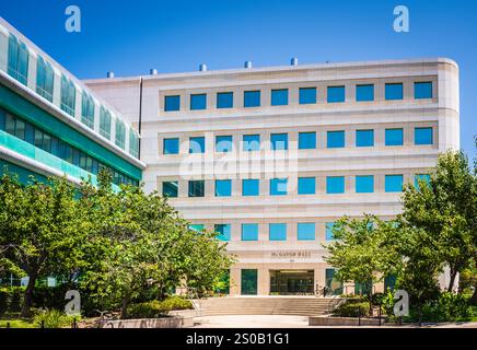 Irvine CA USA - 10 agosto 2017: Il McGaugh Building, noto anche come "città di smeraldo", è dedicato a diverse scienze come biochimica, neurobiologia, e. Foto Stock