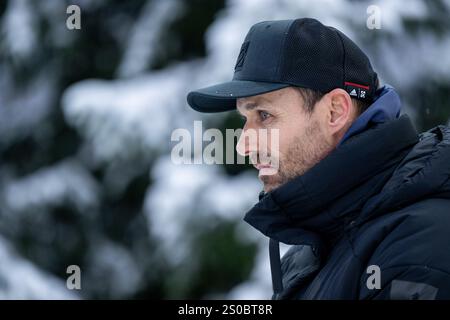 Sven Hannawald (ARD TV Experte, Ex Skispringer), sui, FIS Viessmsann Skisprung Weltcup Engelberg Groß-Titlis-Schanze, Qualifikation Herren, Saison 2024/2025, 20.12.2024 foto: Eibner-Pressefoto/Michael Memmler Foto Stock