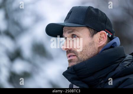 Sven Hannawald (ARD TV Experte, Ex Skispringer), sui, FIS Viessmsann Skisprung Weltcup Engelberg Groß-Titlis-Schanze, Qualifikation Herren, Saison 2024/2025, 20.12.2024 foto: Eibner-Pressefoto/Michael Memmler Foto Stock