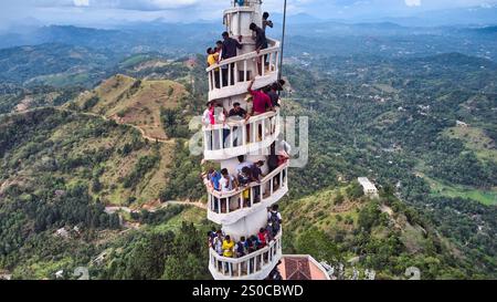 Vista aerea della Torre Ambuluwawa nel centro dello Sri Lanka Foto Stock