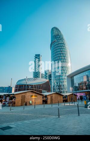 Piazza Gae Aulenti vicino a porta Garibaldi a Milano Foto Stock