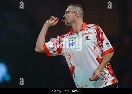 Londra, Regno Unito. 27 dicembre 2024. Damon Heta durante il PDC Paddy Power World Darts Championship 2024/2025 ad Alexandra Palace, Londra, Inghilterra, Regno Unito il 27 dicembre 2024 Credit: Every Second Media/Alamy Live News Foto Stock