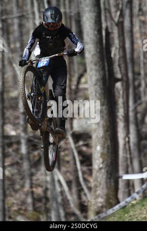 Tennessee National Mountain Bike Festival 2024 Downhill Event al WindRock Bike Park di Oliver Springs, Tennessee, Stati Uniti. Foto Stock