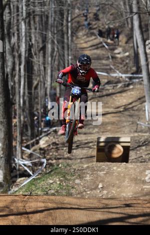 Tennessee National Mountain Bike Festival 2024 Downhill Event al WindRock Bike Park di Oliver Springs, Tennessee, Stati Uniti. Foto Stock