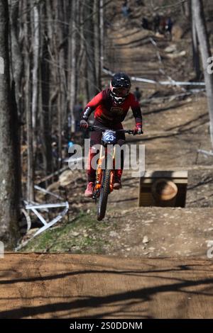 Tennessee National Mountain Bike Festival 2024 Downhill Event al WindRock Bike Park di Oliver Springs, Tennessee, Stati Uniti. Foto Stock