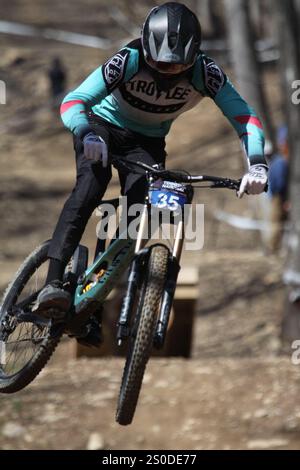 Tennessee National Mountain Bike Festival 2024 Downhill Event al WindRock Bike Park di Oliver Springs, Tennessee, Stati Uniti. Foto Stock