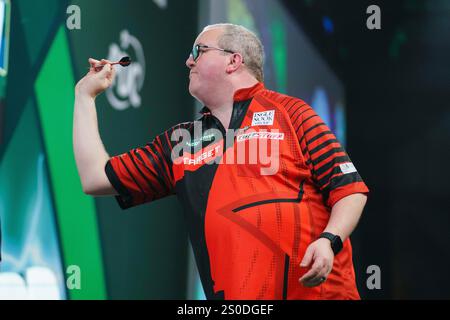 Londra, Regno Unito. 27 dicembre 2024. Stephen Bunting durante il suo terzo round match contro Madars Razma nel PDC Paddy Power World Darts Championship 2024/2025 ad Alexandra Palace, Londra, Inghilterra, Regno Unito il 27 dicembre 2024 Credit: Every Second Media/Alamy Live News Foto Stock