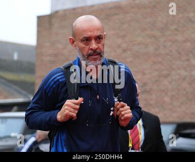 Nottingham, Regno Unito. 27 dicembre 2024. Nottingham, Inghilterra - dicembre 26: Il capo allenatore del Nottingham Forest Nuno Espirito Santo arriva a terra durante la partita di Premier League 2024/25 tra il Nottingham Forest FC e il Tottenham Hotspur FC al City Ground il 26 dicembre 2024 a Nottingham, Inghilterra. (Paul Bonser/SPP) credito: SPP Sport Press Photo. /Alamy Live News Foto Stock