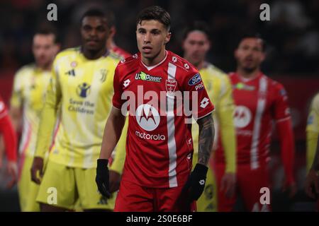 Monza, Italia. 22 dicembre 2024. Alessandro bianco dell'AC Monza durante la partita di serie A allo stadio U-Power di Monza. Il credito per immagini dovrebbe essere: Jonathan Moscrop/Sportimage Credit: Sportimage Ltd/Alamy Live News Foto Stock