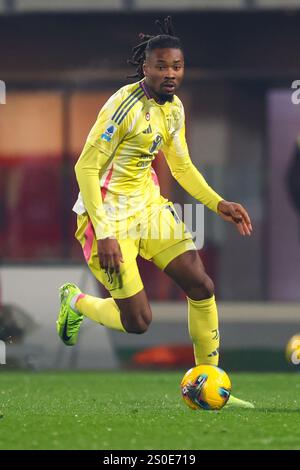 Monza, Italia. 22 dicembre 2024. Kephren Thuram della Juventus durante la partita di serie A all'U-Power Stadium di Monza. Il credito per immagini dovrebbe essere: Jonathan Moscrop/Sportimage Credit: Sportimage Ltd/Alamy Live News Foto Stock