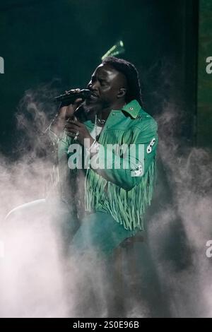 20 novembre 2024 - Nashville, Tennessee - Shaboozey. 58th Annual CMA Awards, la più grande serata di musica country, tenutasi presso Bridgestone Arena. (Credit Image: © Mickey Bernal/AdMedia via ZUMA Press Wire) SOLO PER USO EDITORIALE! Non per USO commerciale! Foto Stock