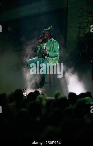 20 novembre 2024 - Nashville, Tennessee - Shaboozey. 58th Annual CMA Awards, la più grande serata di musica country, tenutasi presso Bridgestone Arena. (Credit Image: © Mickey Bernal/AdMedia via ZUMA Press Wire) SOLO PER USO EDITORIALE! Non per USO commerciale! Foto Stock